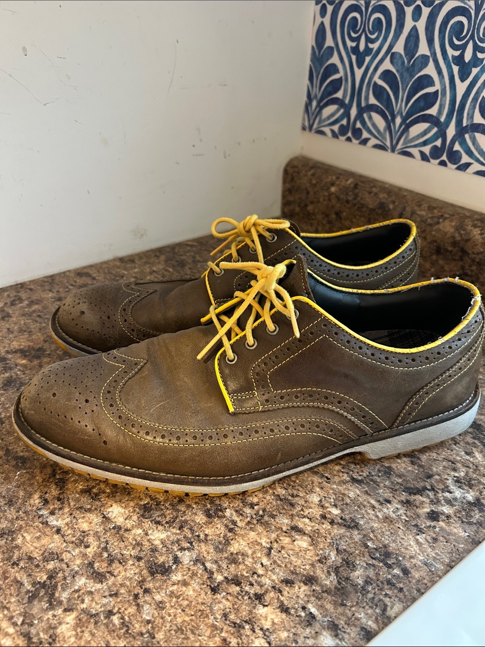Men's Brown Wingtip Golf Shoes with Yellow Laces